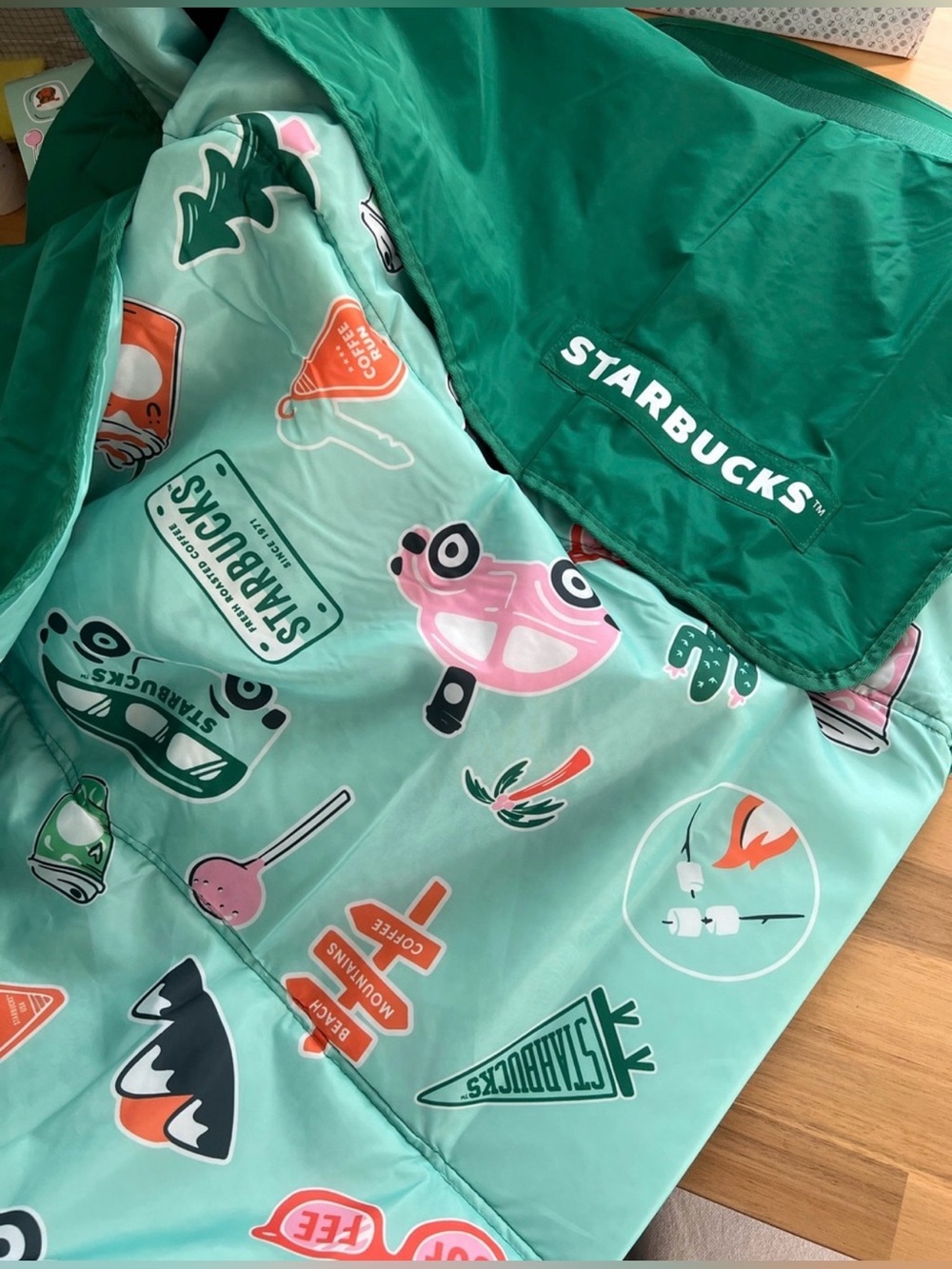 Starbucks Road Trip Collection - Limited Edition Picnic Blanket - Picture 2 of 13